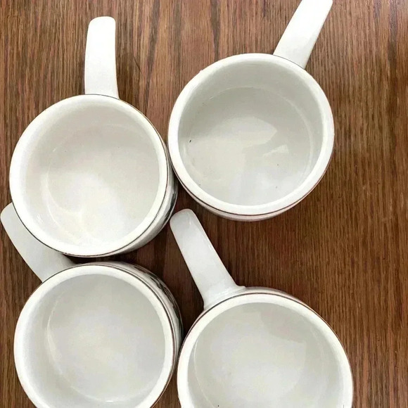 B WOODHILL Fine Bakeware or Bowl with Handle - Picture 2 of 3